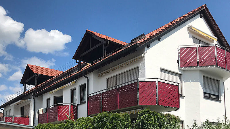 Neue Fassade an einem Mehrfamilienhaus in der Karlstraße in Wendlingen