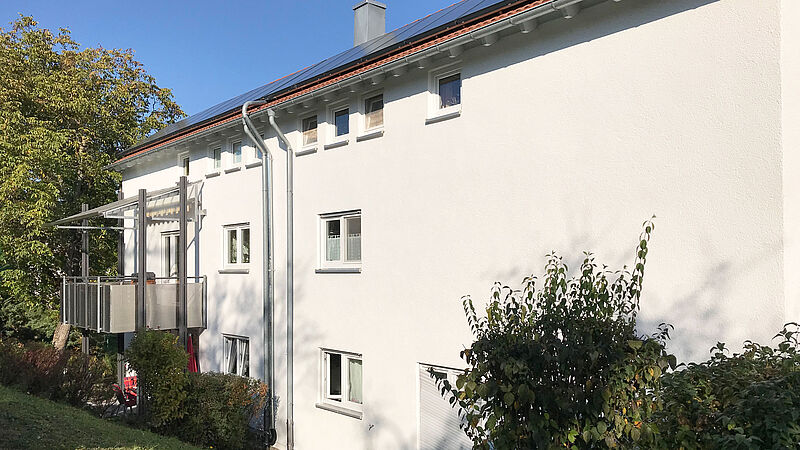Fassadensanierung und Fassadenanstrich bei einer WEG in Stuttgart, Hölzleswiesen 26, von Hausser Malerwerkstätte-2