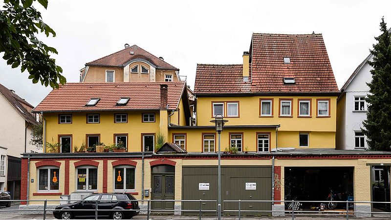 Bild einer Fassadensanierung und Fenstersanierung für ein historisches Wohnhauses in Esslingen am Neckar
